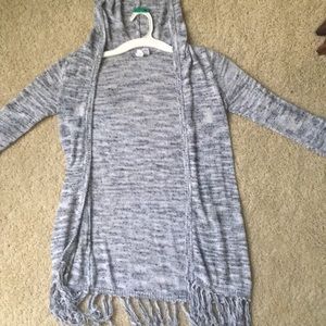 Long light grey sweater with a hood